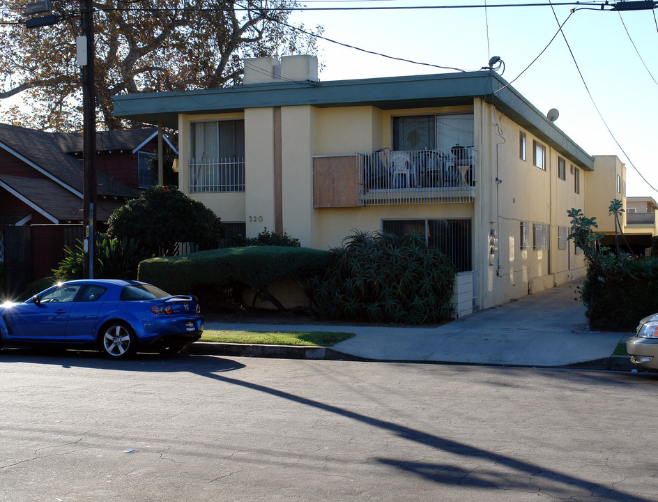 320 W Lime St in Inglewood, CA - Building Photo