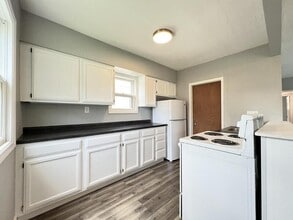 1200 Lincoln Dr in Marion, IA - Building Photo - Building Photo