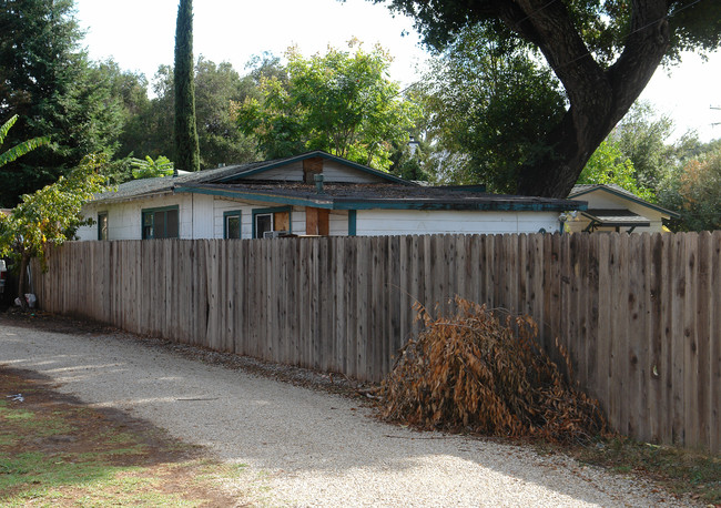 118-124 N Poli Ave in Ojai, CA - Building Photo - Building Photo