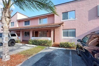 8037 Lake Dr in Doral, FL - Building Photo - Building Photo