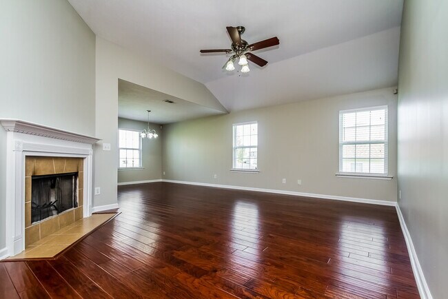 138 Howard Woody Dr in La Vergne, TN - Building Photo - Building Photo