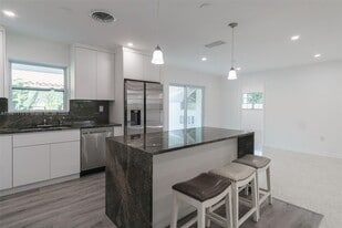 904 NE 96th St in Miami Shores, FL - Building Photo