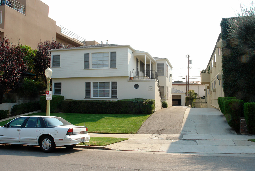 10630 Holman Ave in Los Angeles, CA - Building Photo