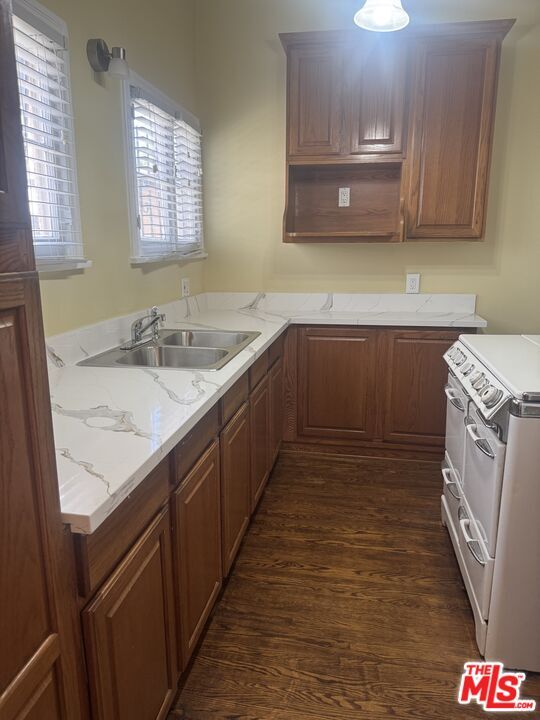 4116 Garthwaite Ave in Los Angeles, CA - Building Photo - Building Photo