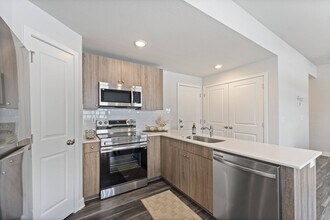 Barry West Townhomes in Kansas City, MO - Foto de edificio - Building Photo