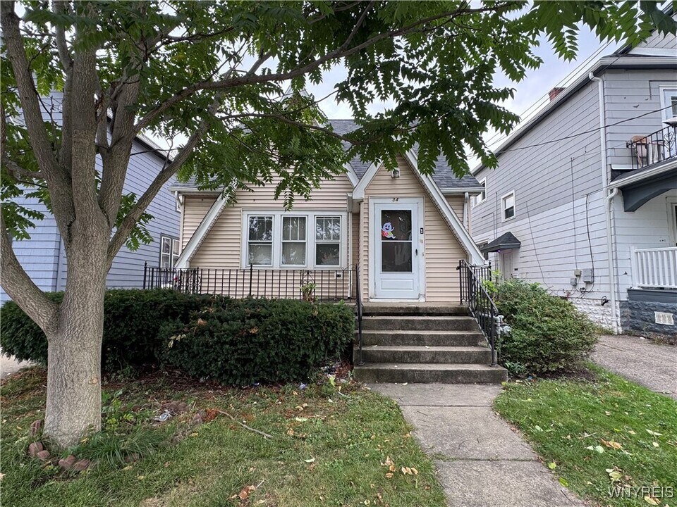 34 Sunset St in Buffalo, NY - Building Photo