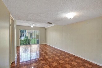 3861 NW 90th Ave in Sunrise, FL - Building Photo - Building Photo