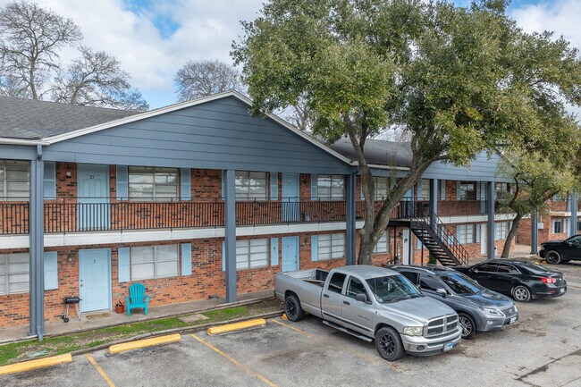 French Quarter Apartments in Alvin, TX - Foto de edificio - Building Photo
