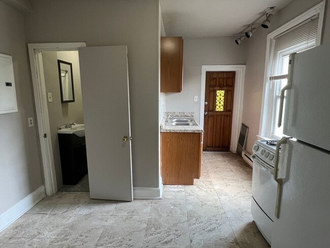 property at 519 E 9th St