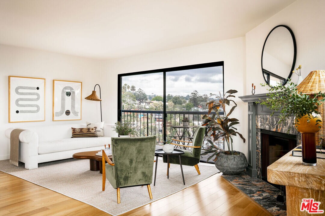 3375 Descanso Dr in Los Angeles, CA - Building Photo