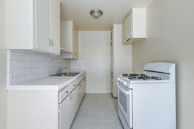12036 S Vermont Ave in Los Angeles, CA - Building Photo - Interior Photo