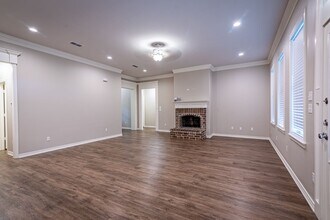 3708 Old Omen Rd in Tyler, TX - Foto de edificio - Building Photo