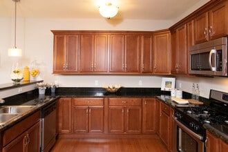 Vineyard Commons in Highland, NY - Building Photo - Building Photo