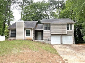 5475 Copperfield Ct NW in Lilburn, GA - Building Photo