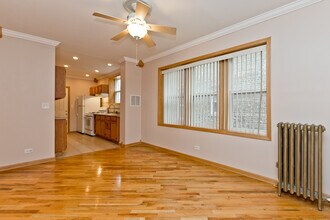 6426 N Troy St in Chicago, IL - Building Photo - Building Photo