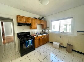38 George St, Unit 1 in Medford, MA - Building Photo