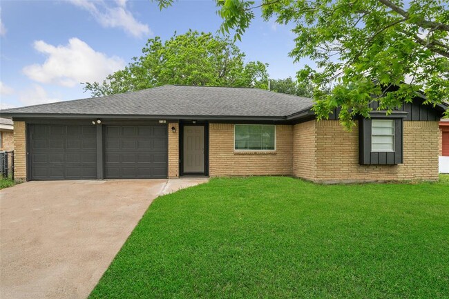 2326 20th Ave N in Texas City, TX - Building Photo - Building Photo