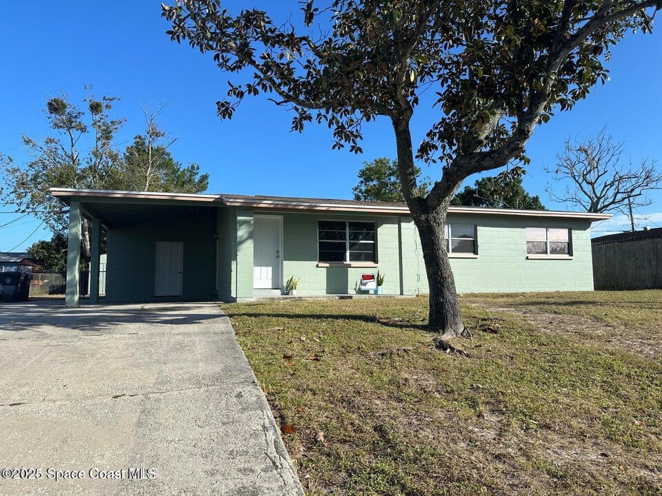 3880 Deauville St in Titusville, FL - Building Photo