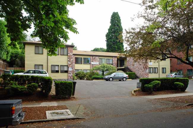 Fontana in Portland, OR - Building Photo - Building Photo