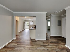 7745 Madrid Ave in Birmingham, AL - Foto de edificio - Building Photo