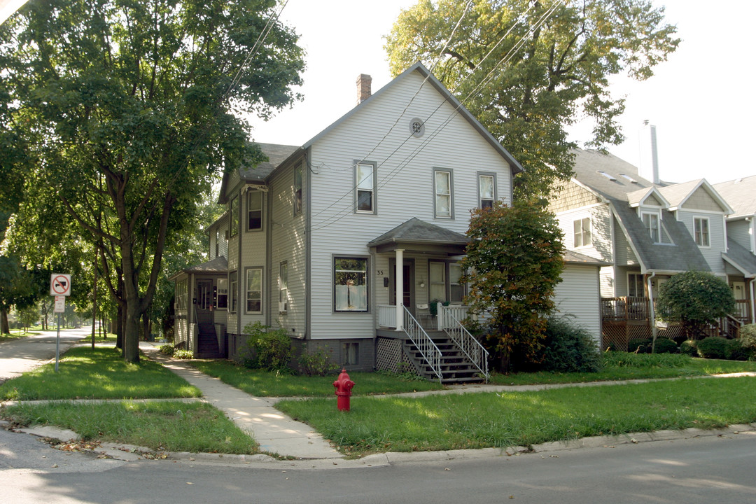 35 W Johnson Ave in Palatine, IL - Building Photo