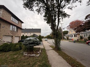 29 La Salle Ave in Clifton, NJ - Foto de edificio - Building Photo