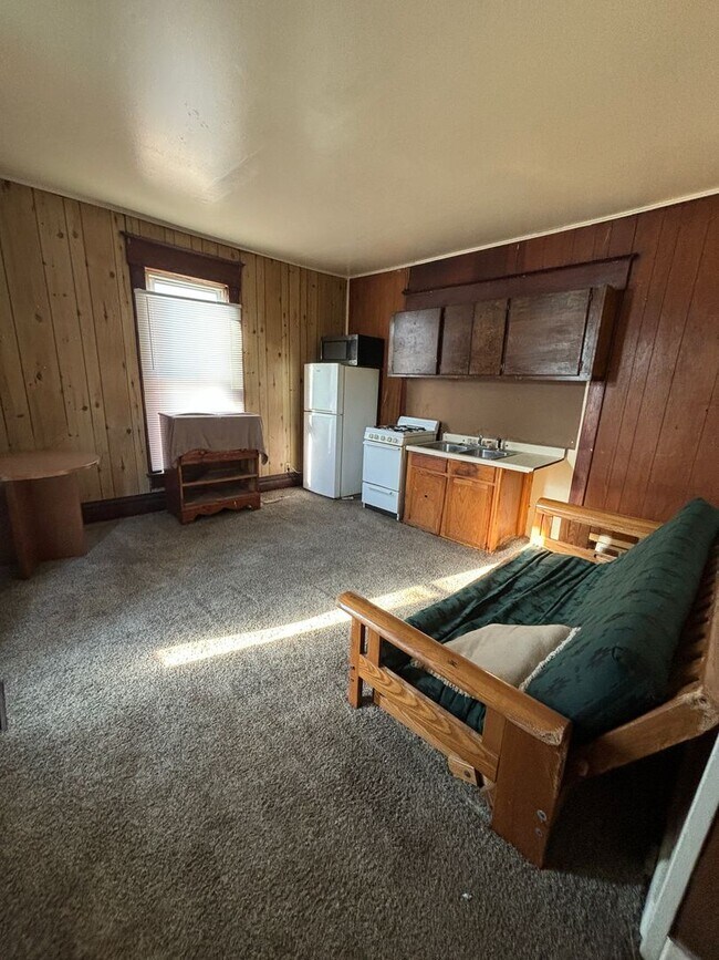 227 Independence Ave in Waterloo, IA - Building Photo - Building Photo