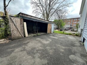 256 S Munn Ave, Unit BSMT in Irvington, NJ - Foto de edificio - Building Photo