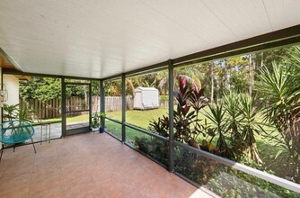 5426 NW Clark Ave in Port St. Lucie, FL - Foto de edificio - Building Photo