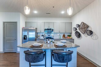 The Drake in Bowling Green, KY - Building Photo - Interior Photo