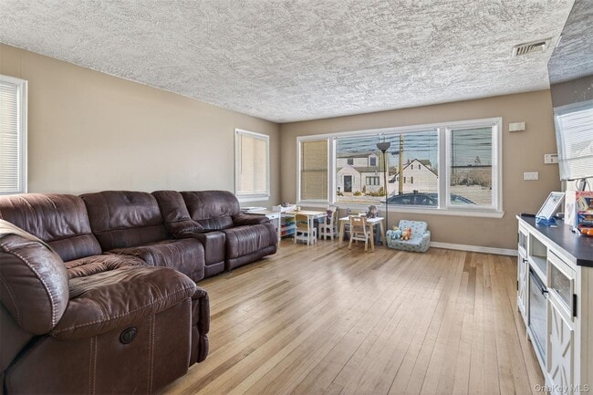 1716 Camp Ave in Merrick, NY - Building Photo - Building Photo