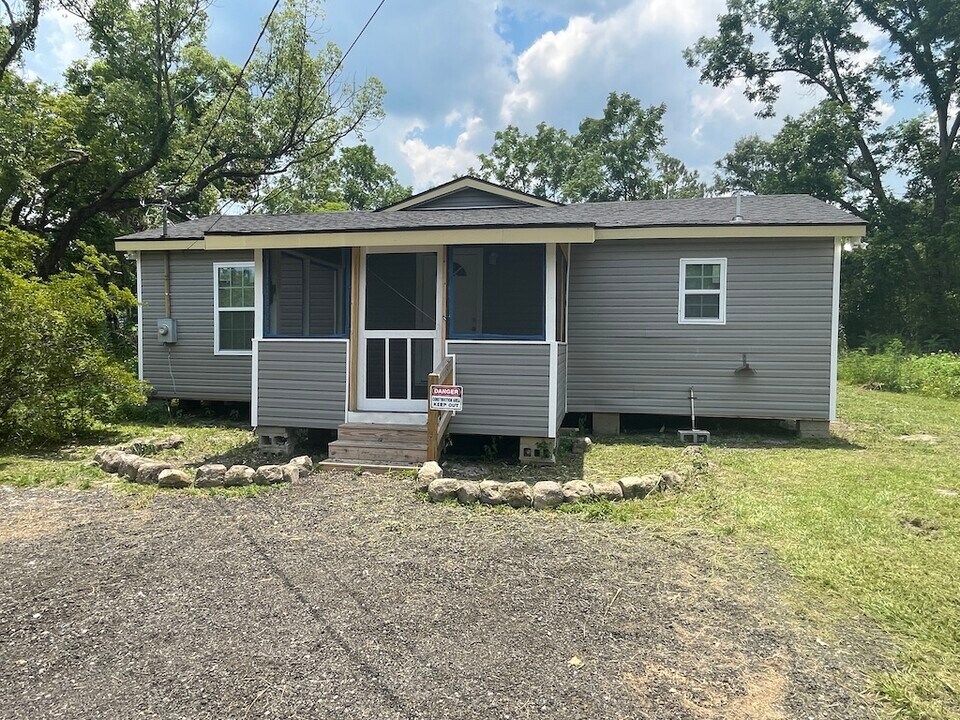 48 E Peeler Ave in Lakeland, GA - Building Photo