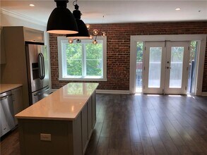 360 Dauphin St-Unit -2A in Mobile, AL - Building Photo - Building Photo