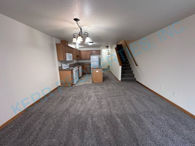 924 NE 94th Ave in Portland, OR - Building Photo - Building Photo