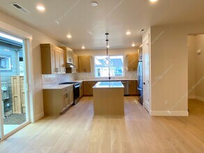 20887 SE Delta Dr in Bend, OR - Building Photo - Building Photo