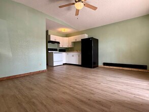 377 AR 56 Hwy in Calico Rock, AR - Foto de edificio - Building Photo