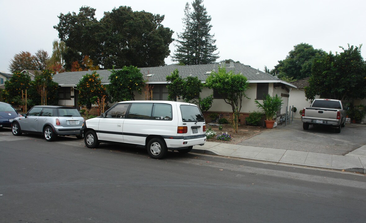 918 Bonita Ave in Mountain View, CA - Building Photo