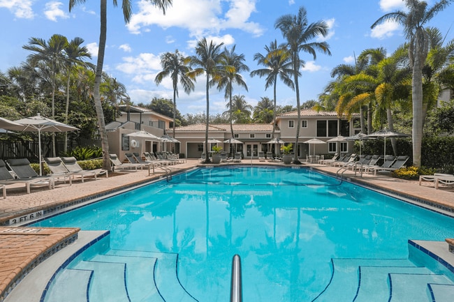 Coconut Palm Club Apartments in Coconut Creek, FL - Foto de edificio - Building Photo