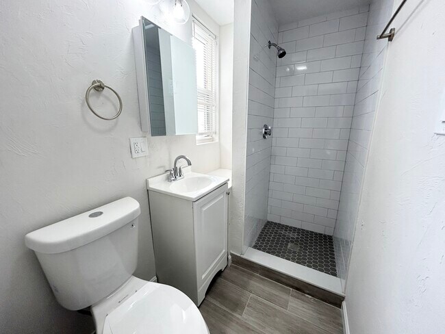 153 E Cottage St in Boston, MA - Building Photo - Building Photo