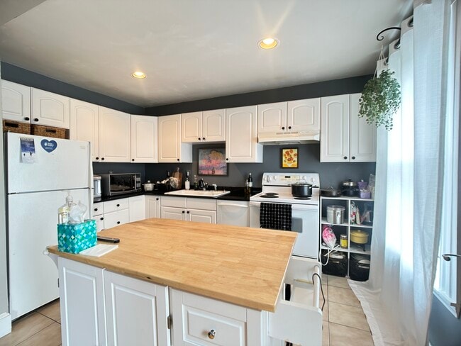 512 Massachusetts Ave, Unit 4