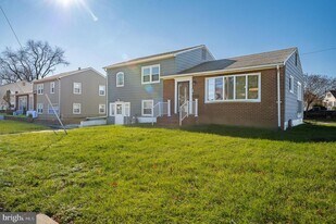 312 N Hammonds Ferry Rd in Linthicum Heights, MD - Building Photo