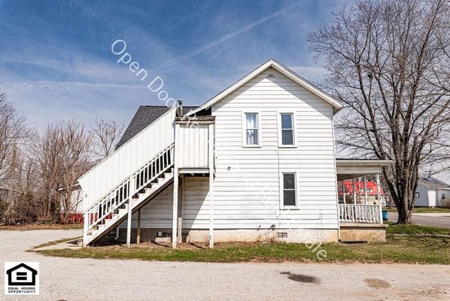 1703 Sprott St in Auburn, IN - Foto de edificio - Building Photo