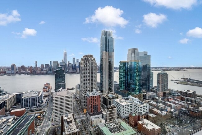 25 Christopher Columbus Dr in Jersey City, NJ - Building Photo - Building Photo