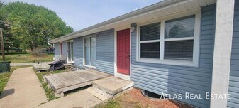 7103 Fulton Rd in Pleasant Valley, MO - Building Photo