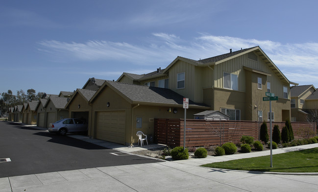 418 Roth Ln in Alameda, CA - Foto de edificio - Building Photo