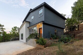326 Tahitian Dr in Bastrop, TX - Building Photo - Building Photo
