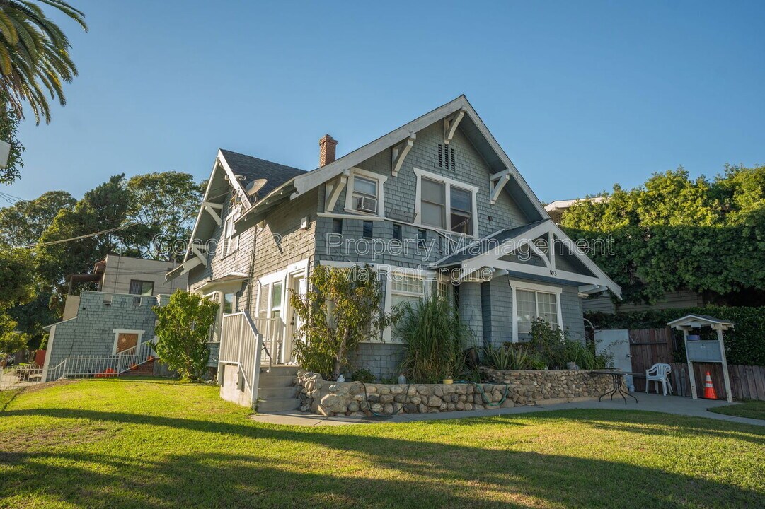 803 Magnolia Ave in Long Beach, CA - Building Photo