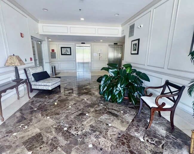 2501 Douglas Rd in Miami, FL - Building Photo - Building Photo