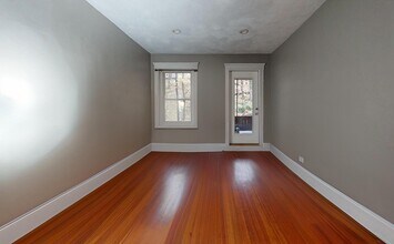 31 Westbourne Ter, Unit 4 in Brookline, MA - Foto de edificio - Building Photo