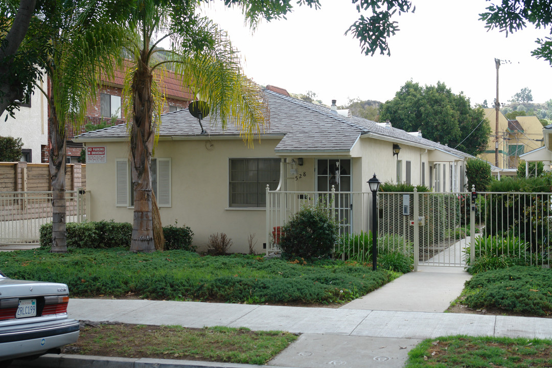 1528 Dixon St in Glendale, CA - Building Photo